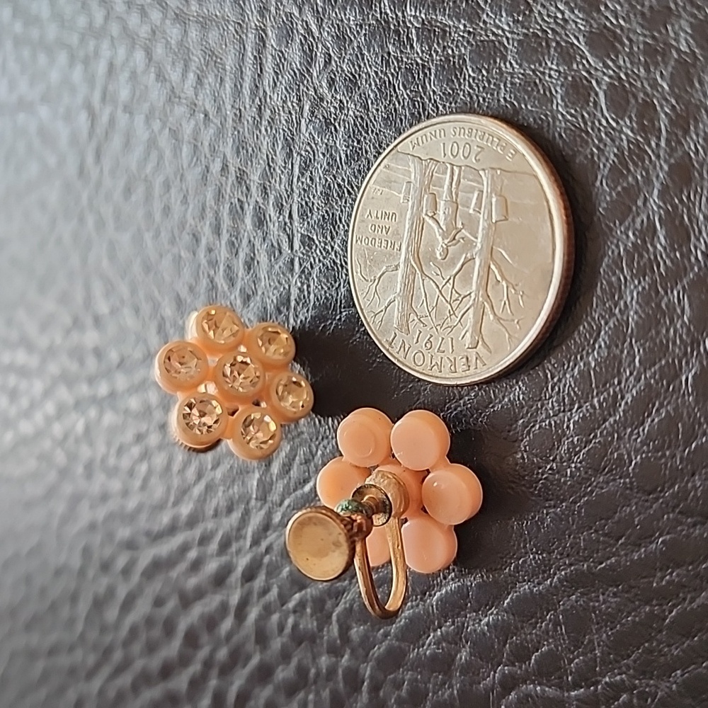 VTG Screw-Back Cluster Earrings - Picture 6 of 6